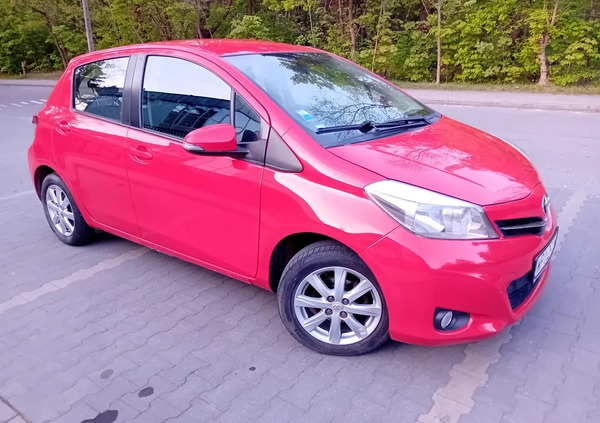 Toyota Yaris cena 27900 przebieg: 112700, rok produkcji 2014 z Piaseczno małe 106